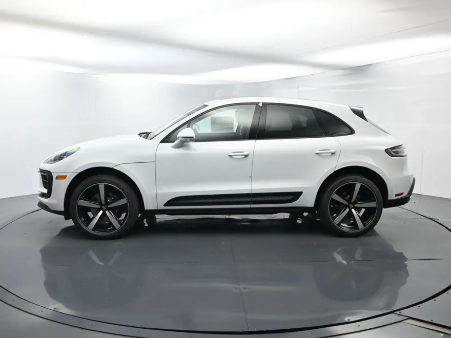 2026 Porsche Macan T photo 1