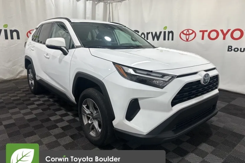 2024 Toyota RAV4 Hybrid XLE photo 1