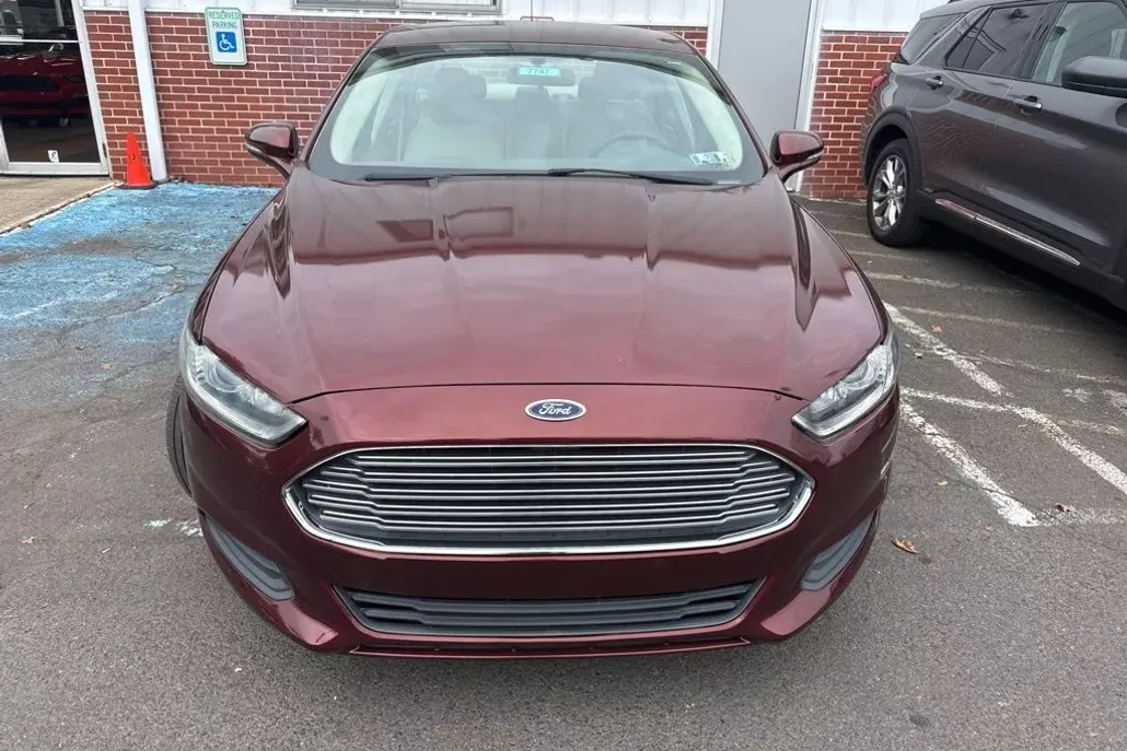2015 Ford Fusion SE photo 1