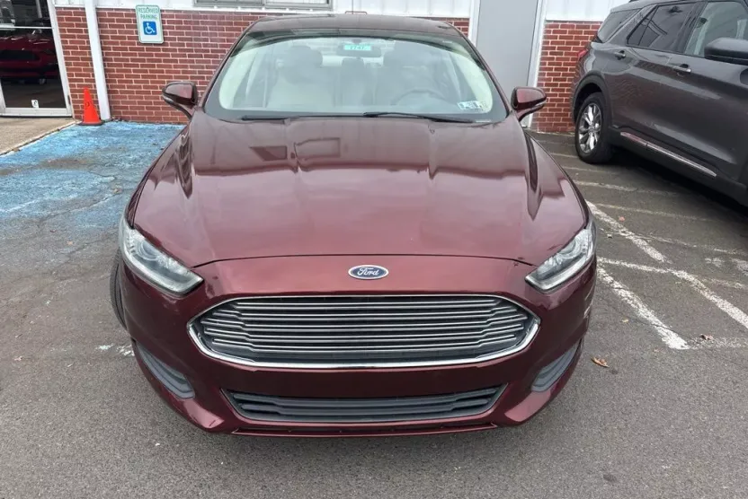 2015 Ford Fusion SE photo 1