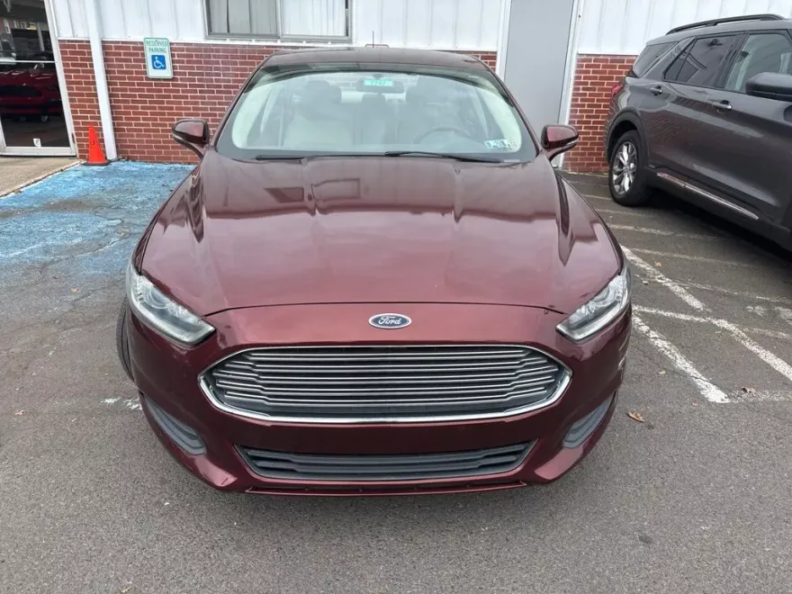 2015 Ford Fusion SE photo 1