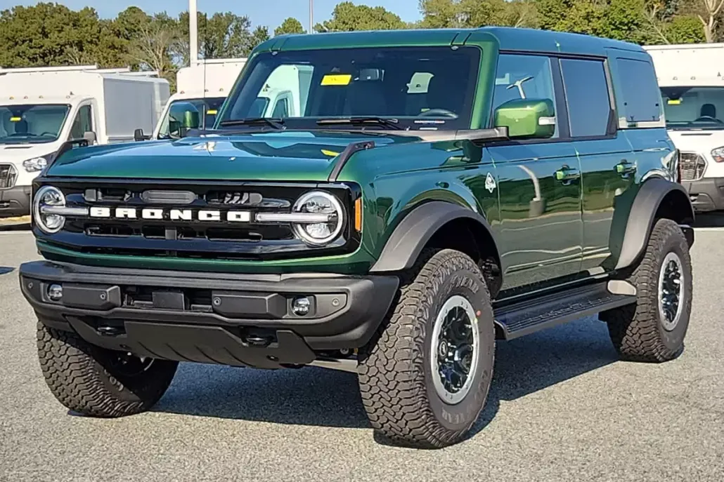 2025 Ford Bronco Outer Banks photo 1