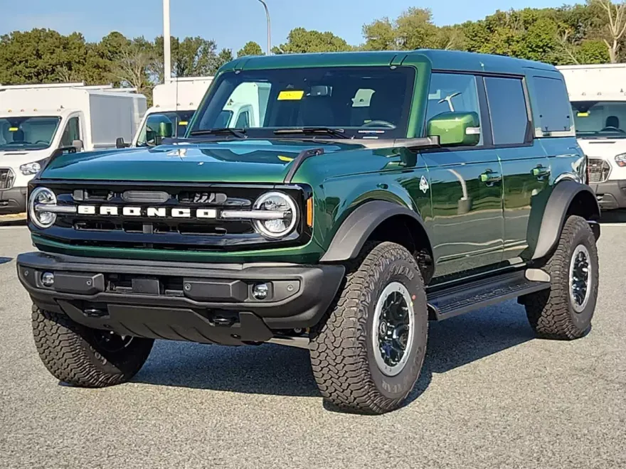 2025 Ford Bronco Outer Banks photo 1