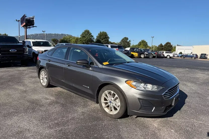 2019 Ford Fusion Hybrid SE photo 1