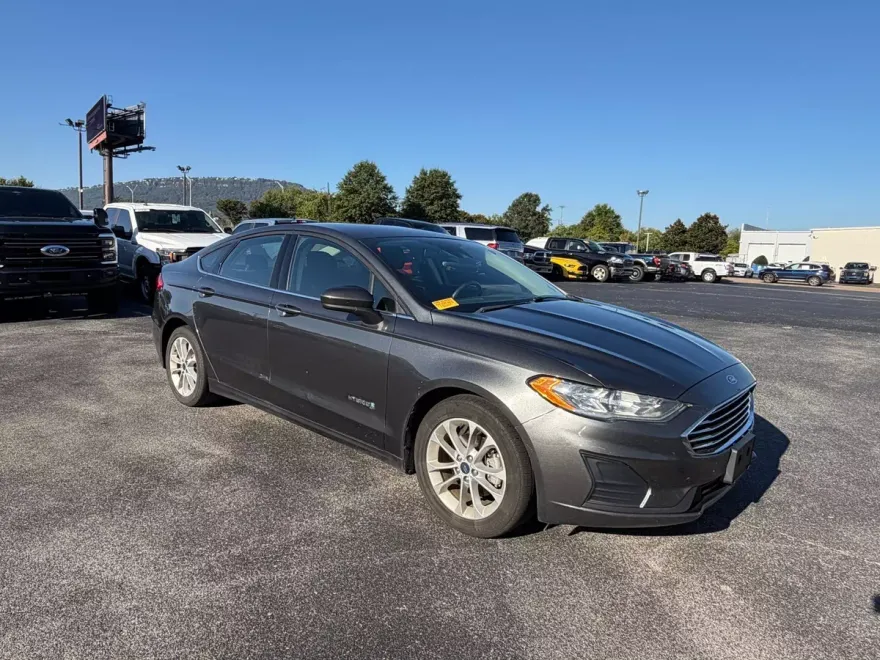 2019 Ford Fusion Hybrid SE photo 1