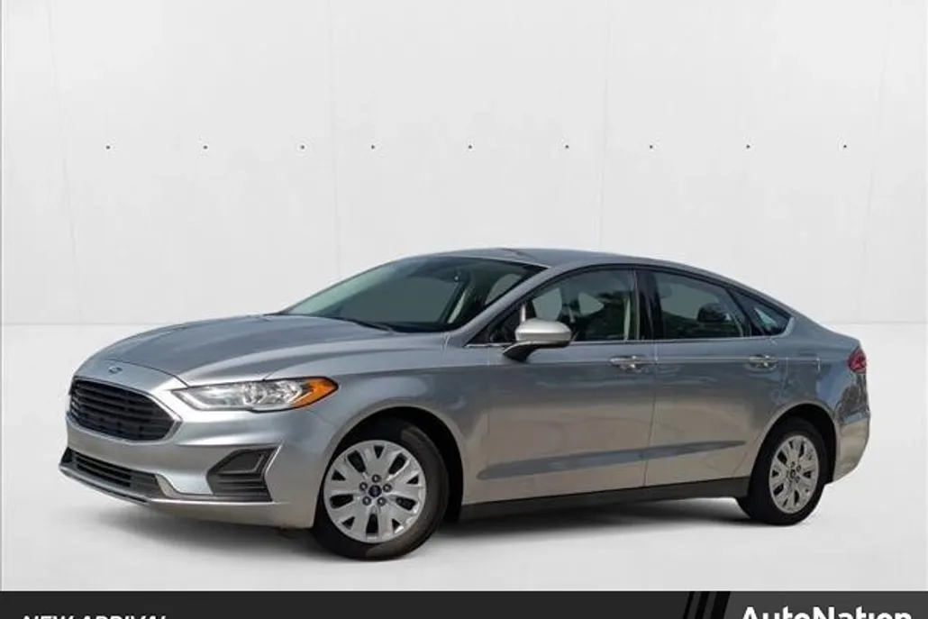 2020 Ford Fusion S photo 1