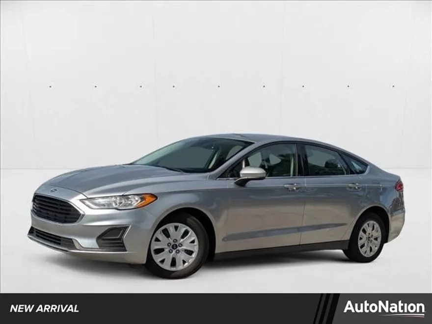 2020 Ford Fusion S photo 1