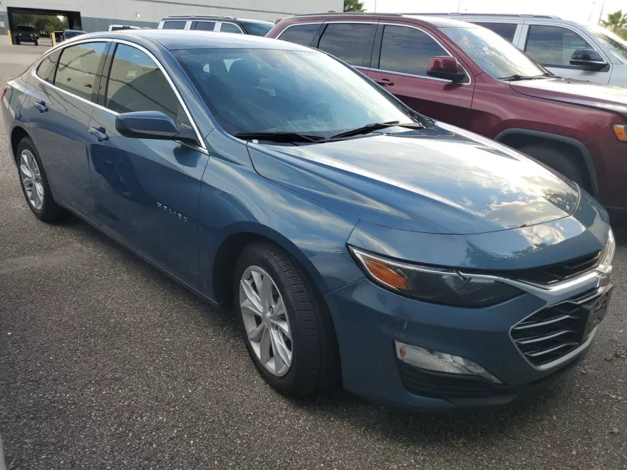 2024 Chevrolet Malibu 1LT photo 1