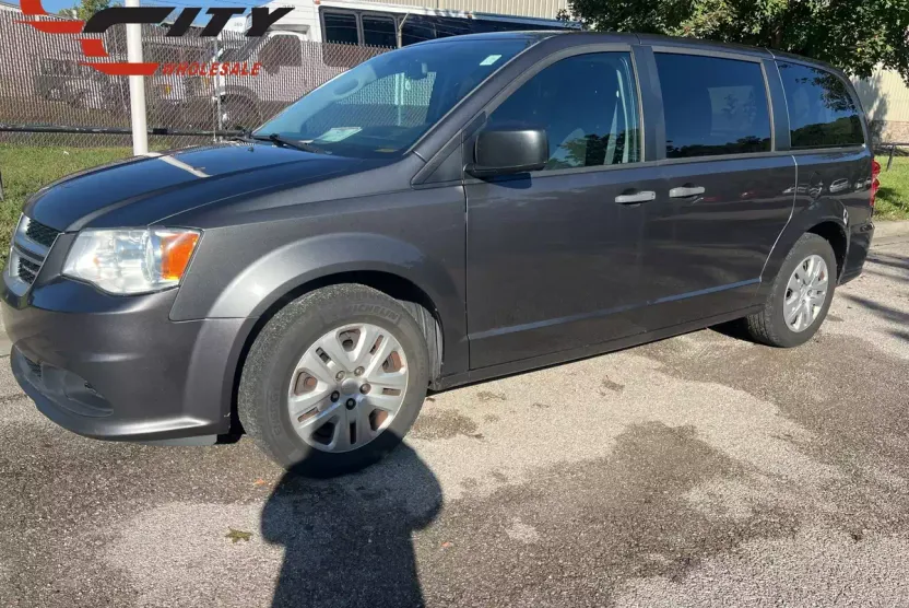 2019 Dodge Grand Caravan SE photo 1