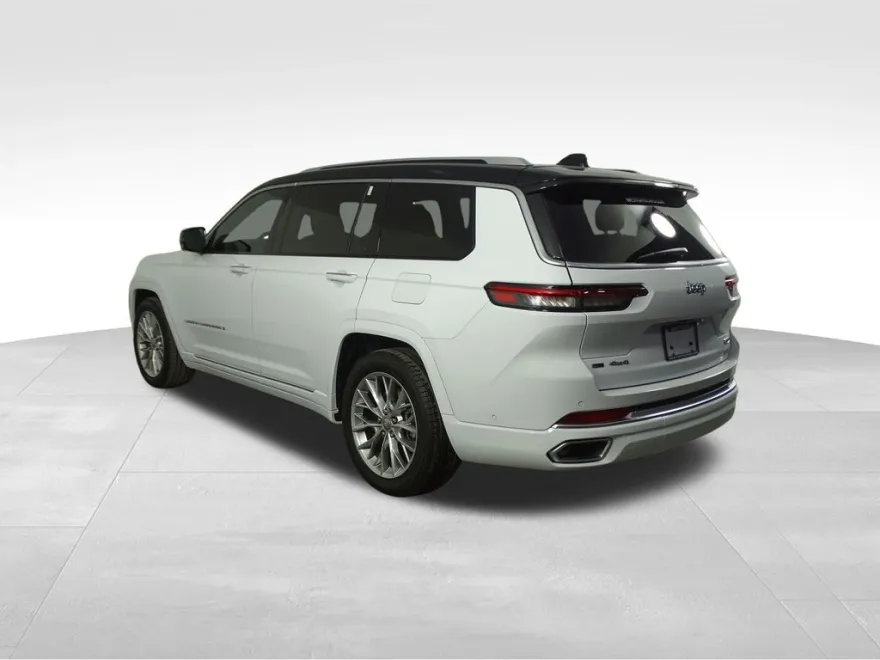 2023 Jeep Grand Cherokee Summit photo 1