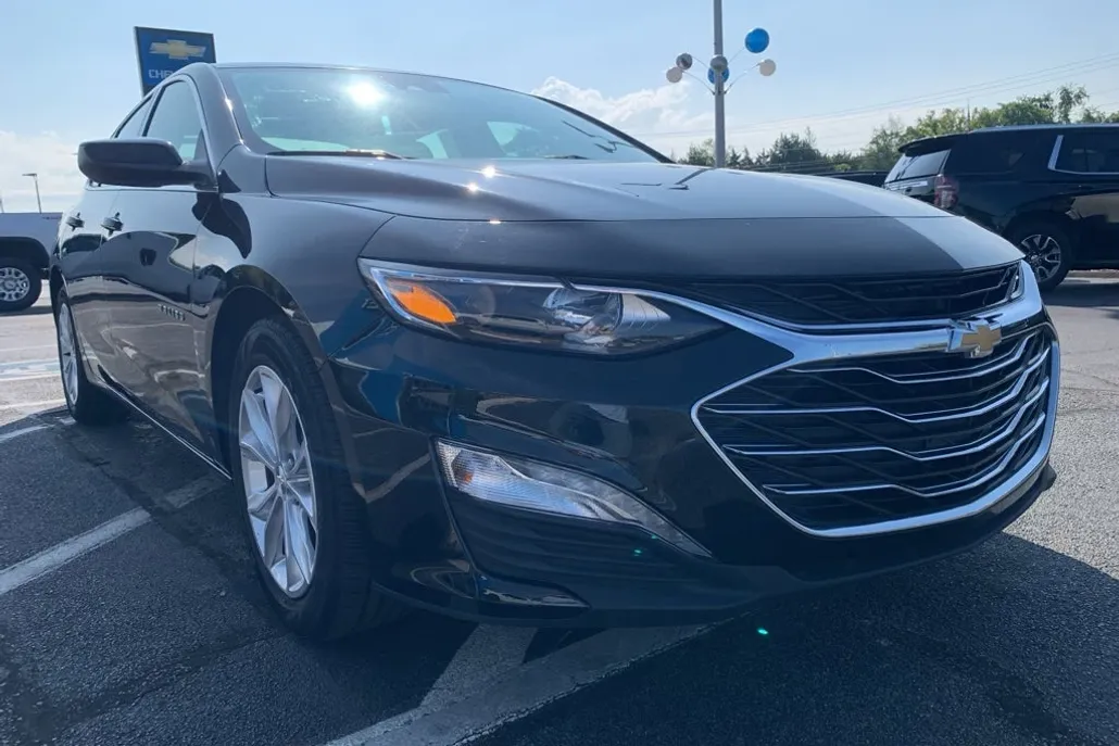 2024 Chevrolet Malibu 1LT photo 1