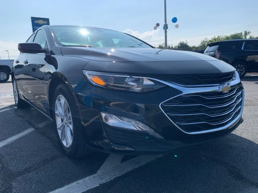2024 Chevrolet Malibu 1LT photo 1