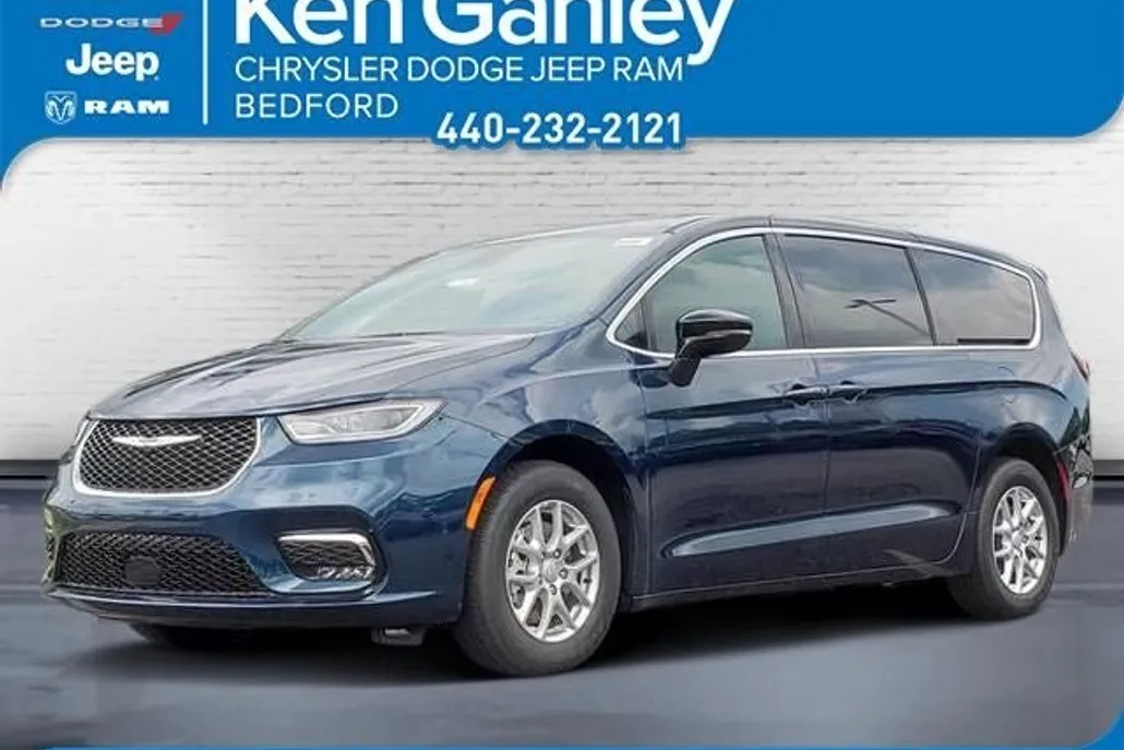 2025 Chrysler Pacifica photo 1