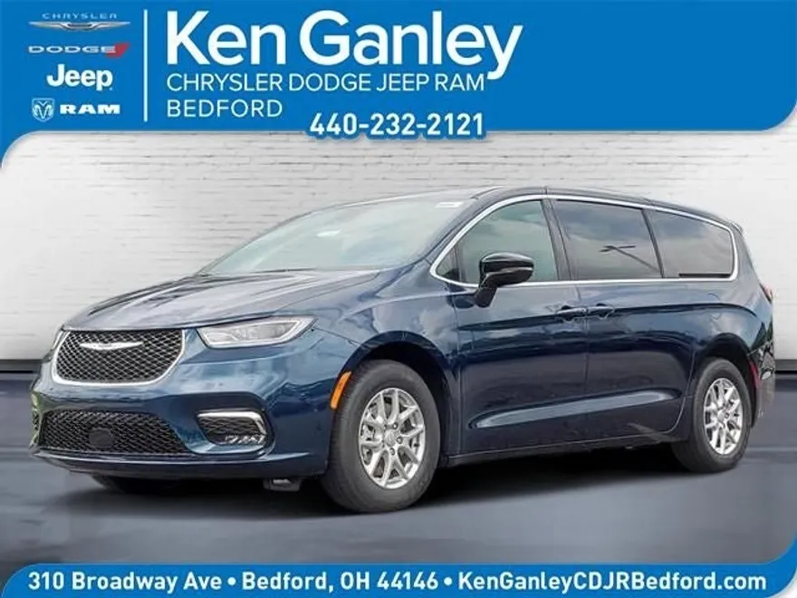 2025 Chrysler Pacifica photo 1
