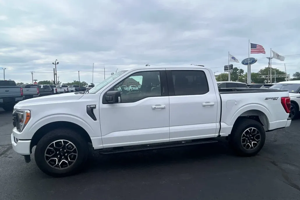 2023 Ford F-150 XLT photo 1