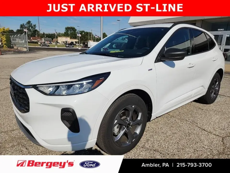 2023 Ford Escape ST-Line photo 1