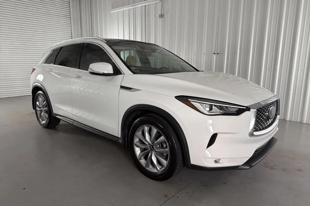 2022 Infiniti QX50 Luxe photo 1