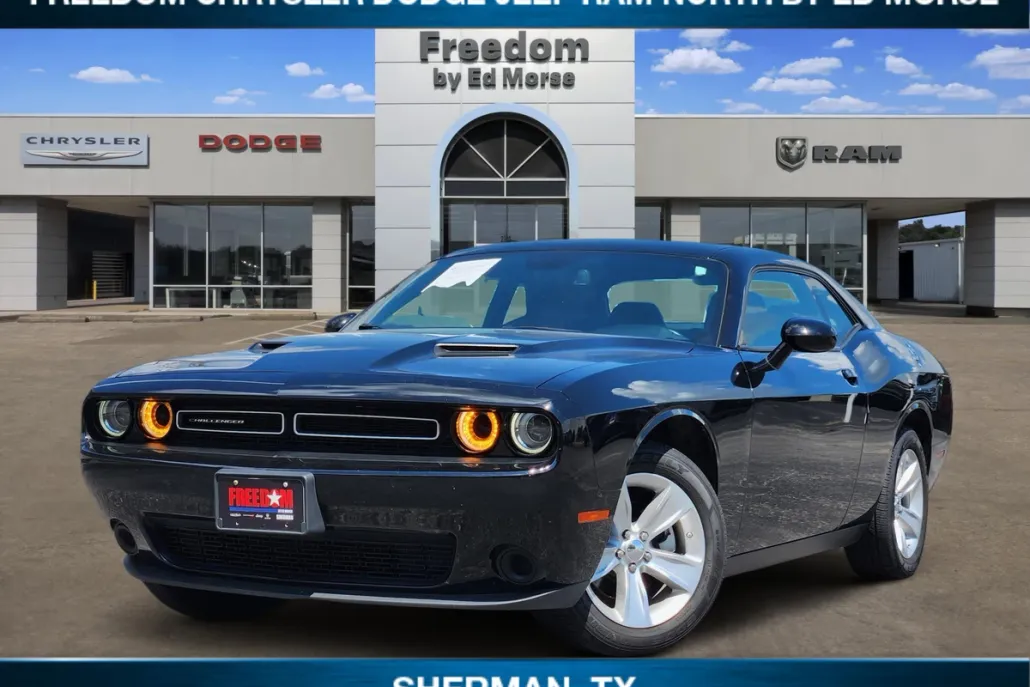 2023 Dodge Challenger SXT photo 1