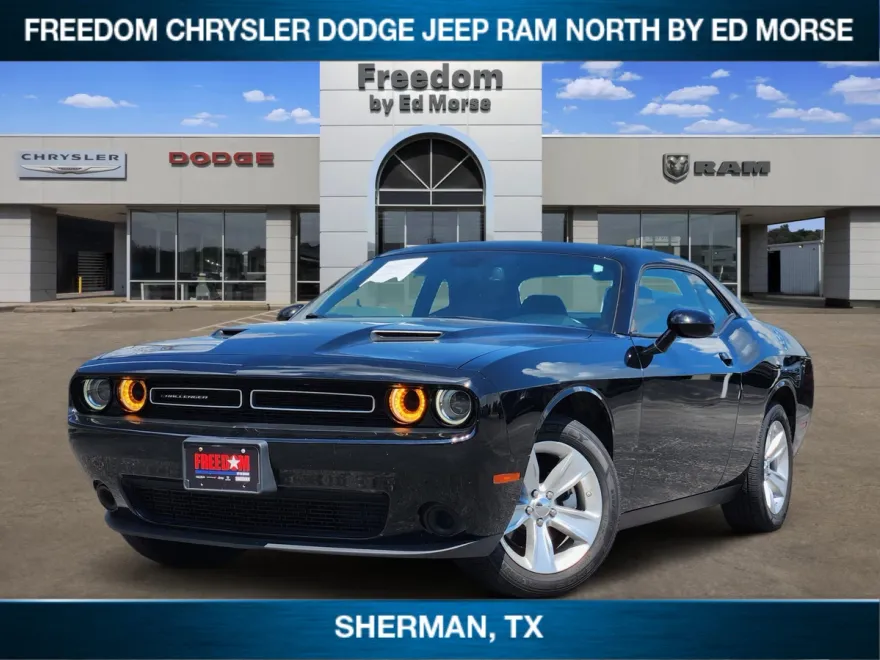2023 Dodge Challenger SXT photo 1