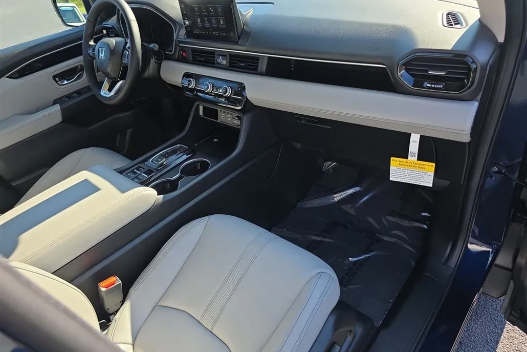 2025 Honda Pilot Touring photo 1