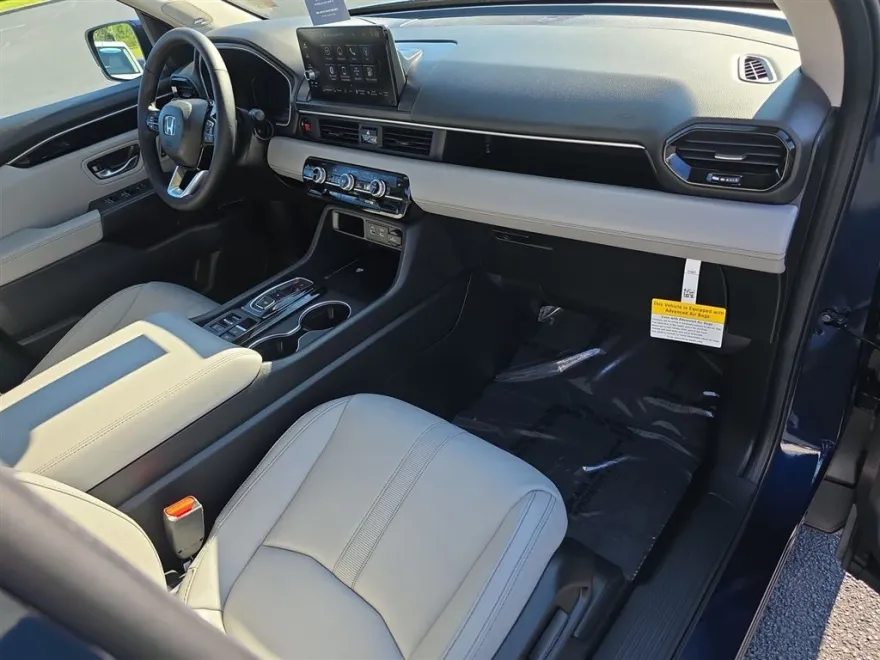 2025 Honda Pilot Touring photo 1