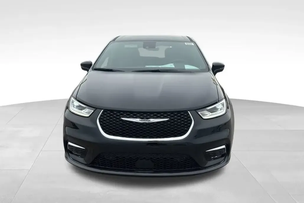 2026 Chrysler Pacifica photo 1