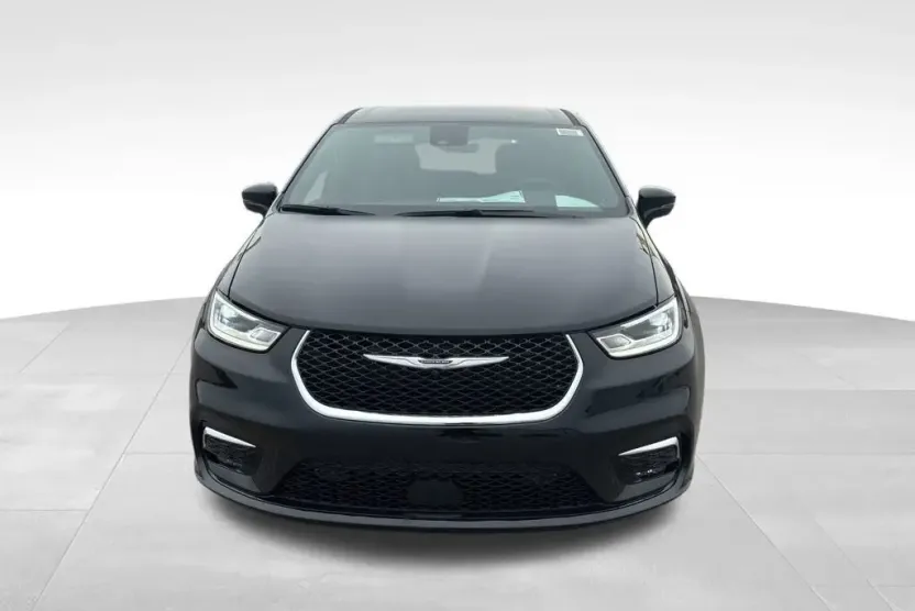 2026 Chrysler Pacifica photo 1