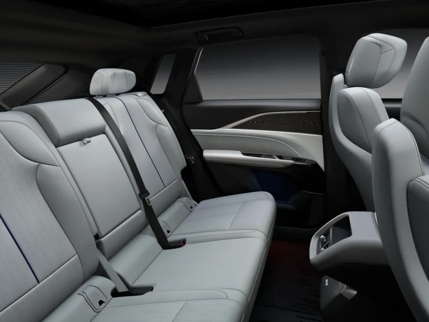 2025 Cadillac Lyriq Luxury photo 36