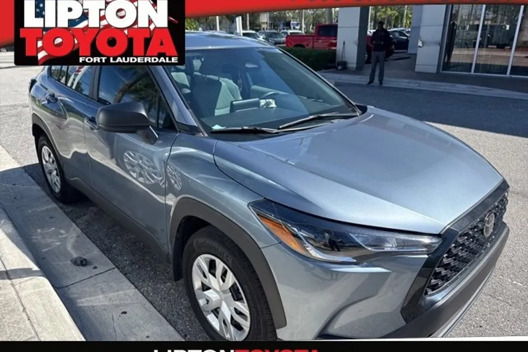 2024 Toyota Corolla Cross L photo 1
