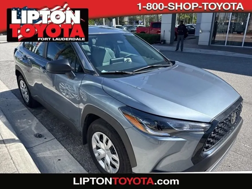 2024 Toyota Corolla Cross L photo 1
