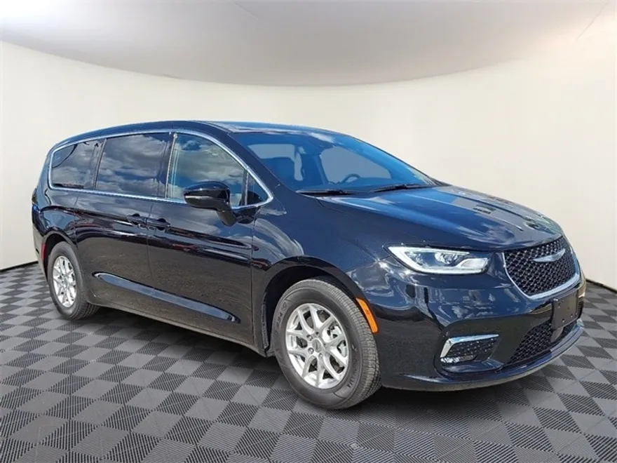 2025 Chrysler Pacifica photo 1
