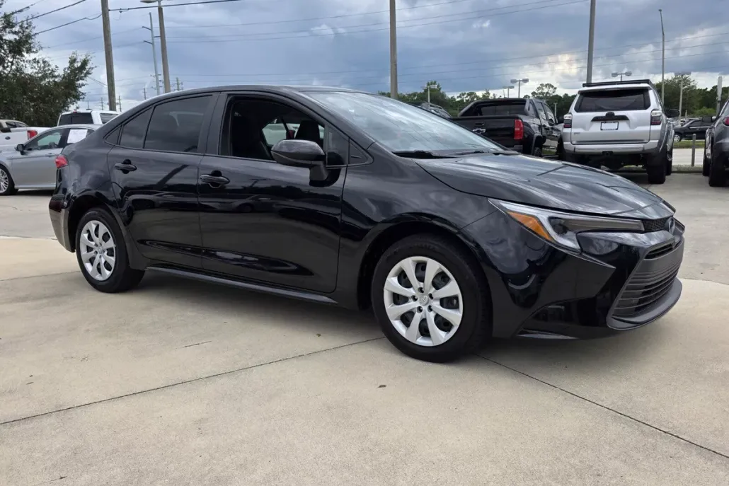 2024 Toyota Corolla Hybrid LE photo 1