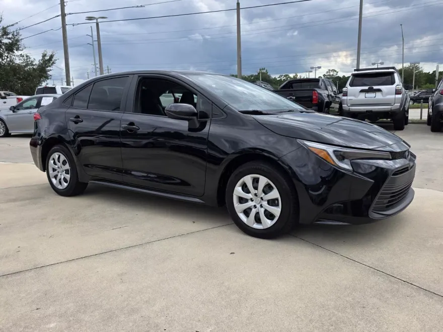 2024 Toyota Corolla Hybrid LE photo 1
