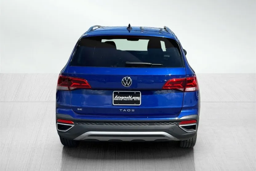 2024 Volkswagen Taos SE photo 1