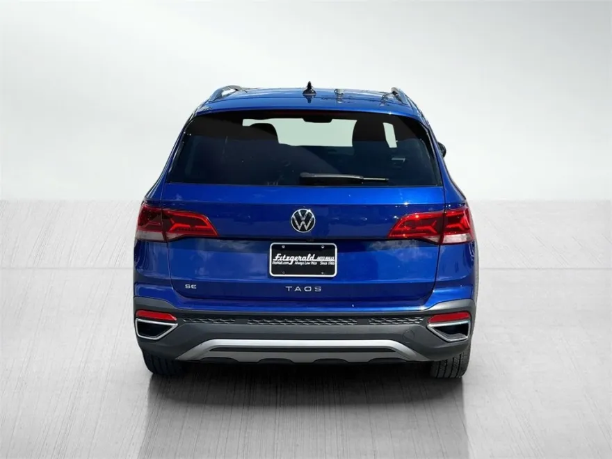 2024 Volkswagen Taos SE photo 1