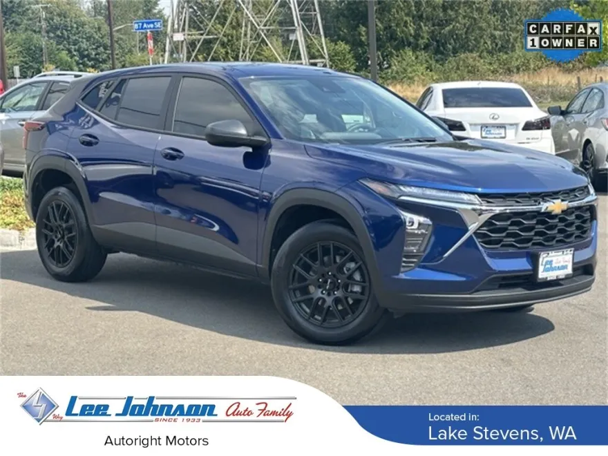 2024 Chevrolet Trax LS photo 1