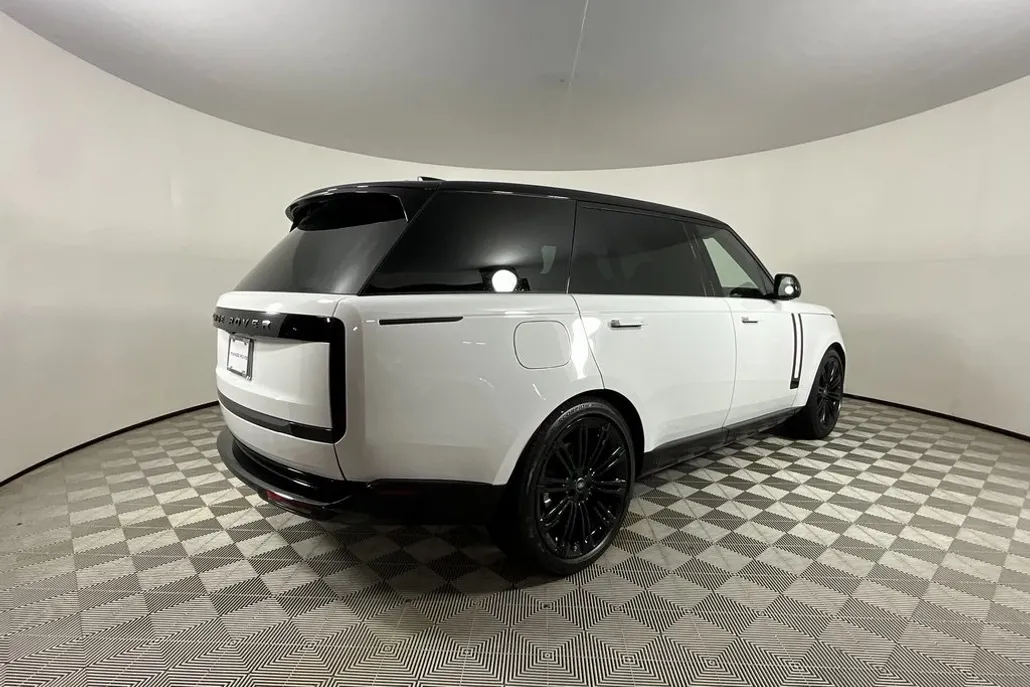 2025 Land Rover Range Rover SE photo 1