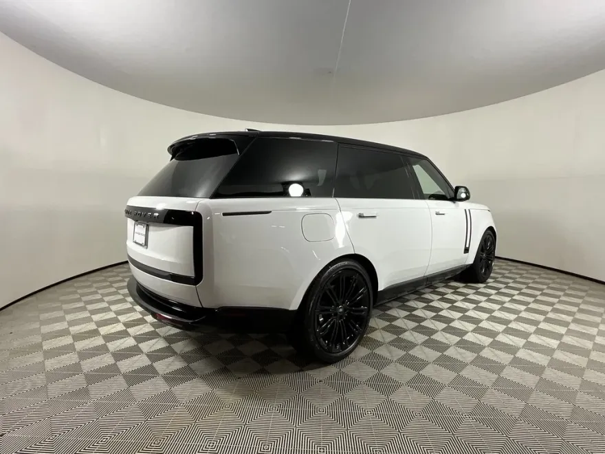 2025 Land Rover Range Rover SE photo 1