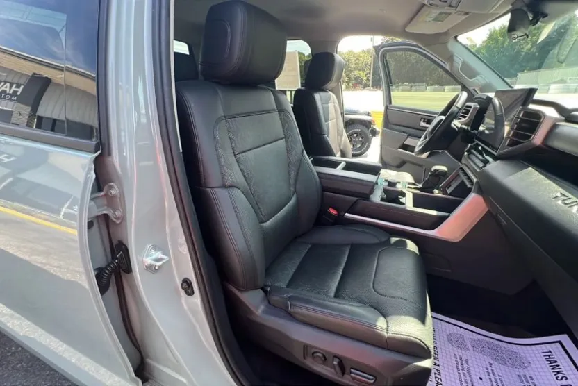 2022 Toyota Tundra CrewMax SR5 photo 1