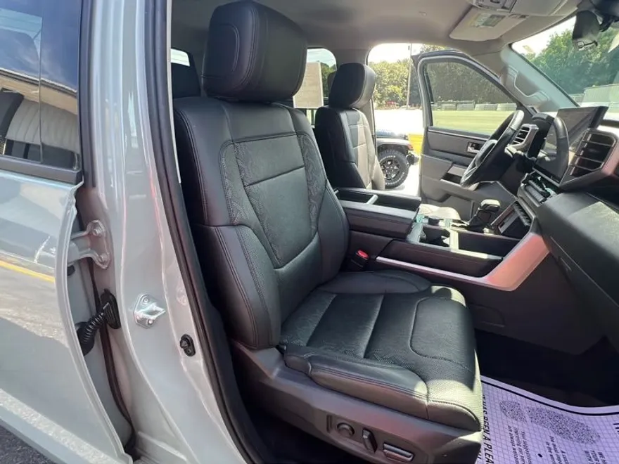 2022 Toyota Tundra CrewMax SR5 photo 1