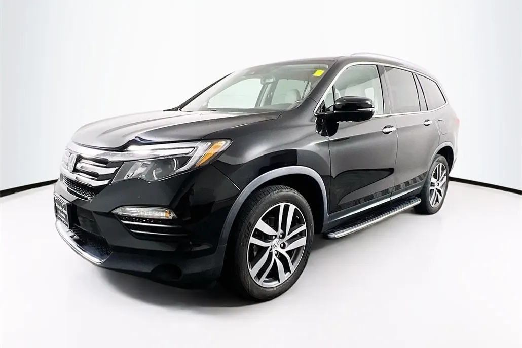 2017 Honda Pilot Touring photo 1