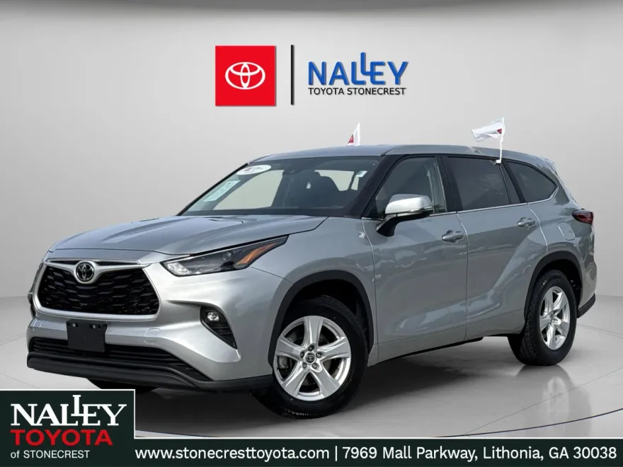 2023 Toyota Highlander LE photo 1