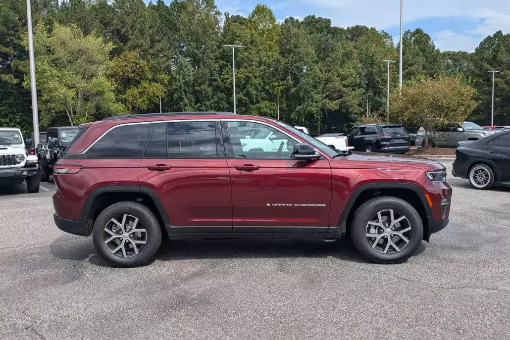 2025 Jeep Grand Cherokee Limited photo 1