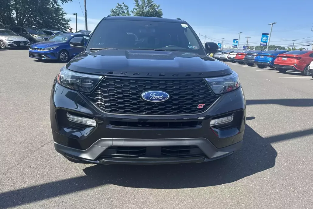 2022 Ford Explorer ST photo 1