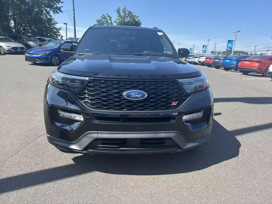 2022 Ford Explorer ST photo 1