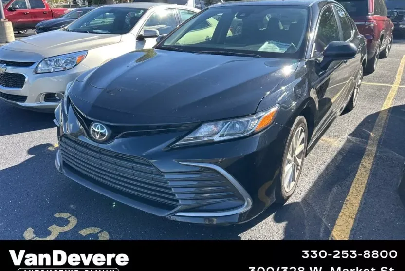 2023 Toyota Camry LE photo 1