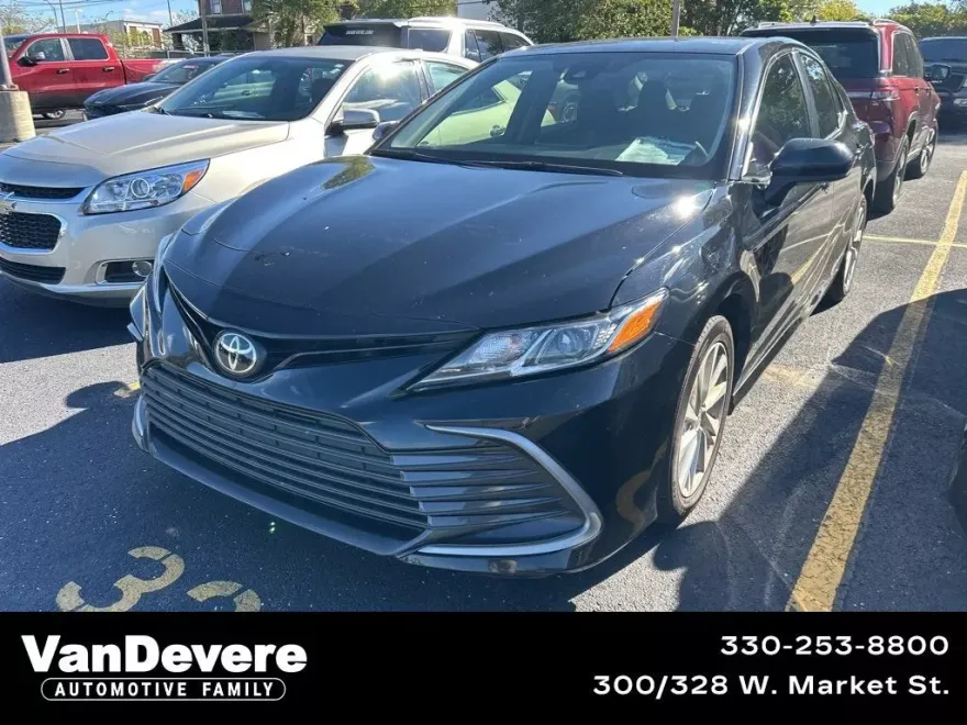 2023 Toyota Camry LE photo 1