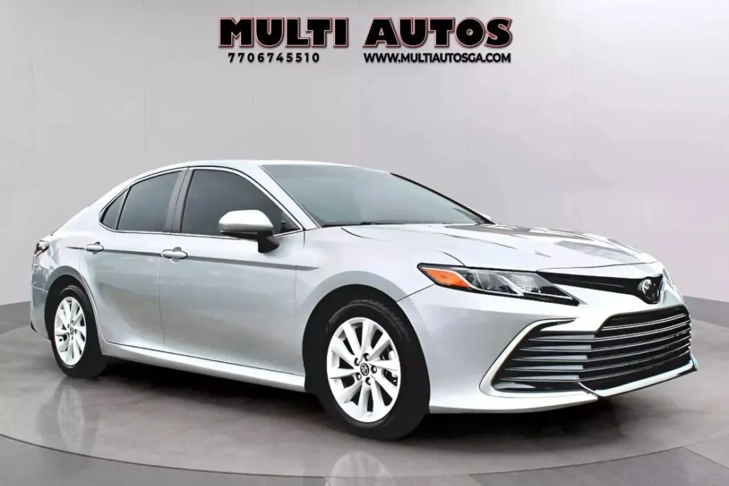 2022 Toyota Camry LE photo 1