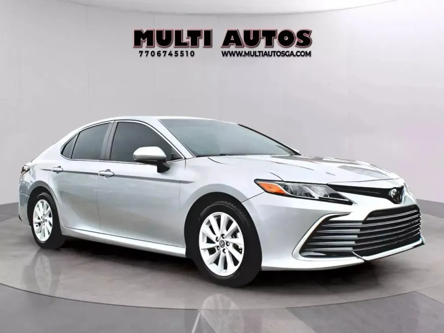 2022 Toyota Camry LE photo 1