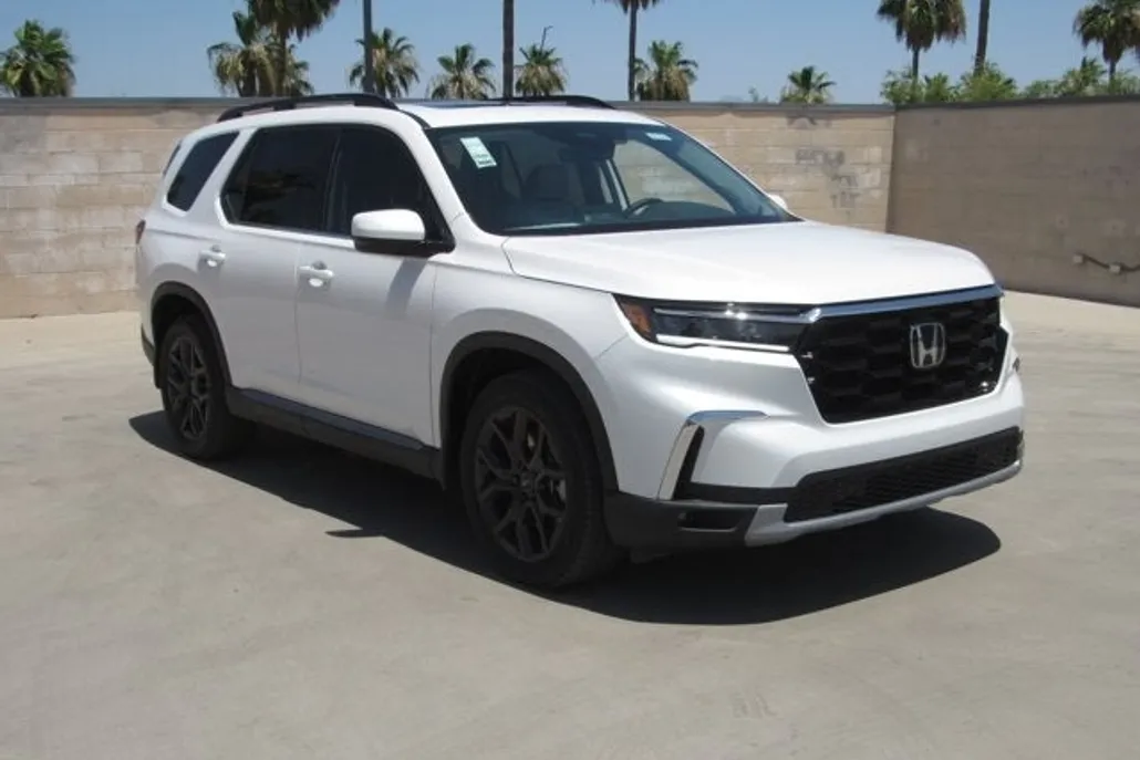 2025 Honda Pilot Touring photo 1